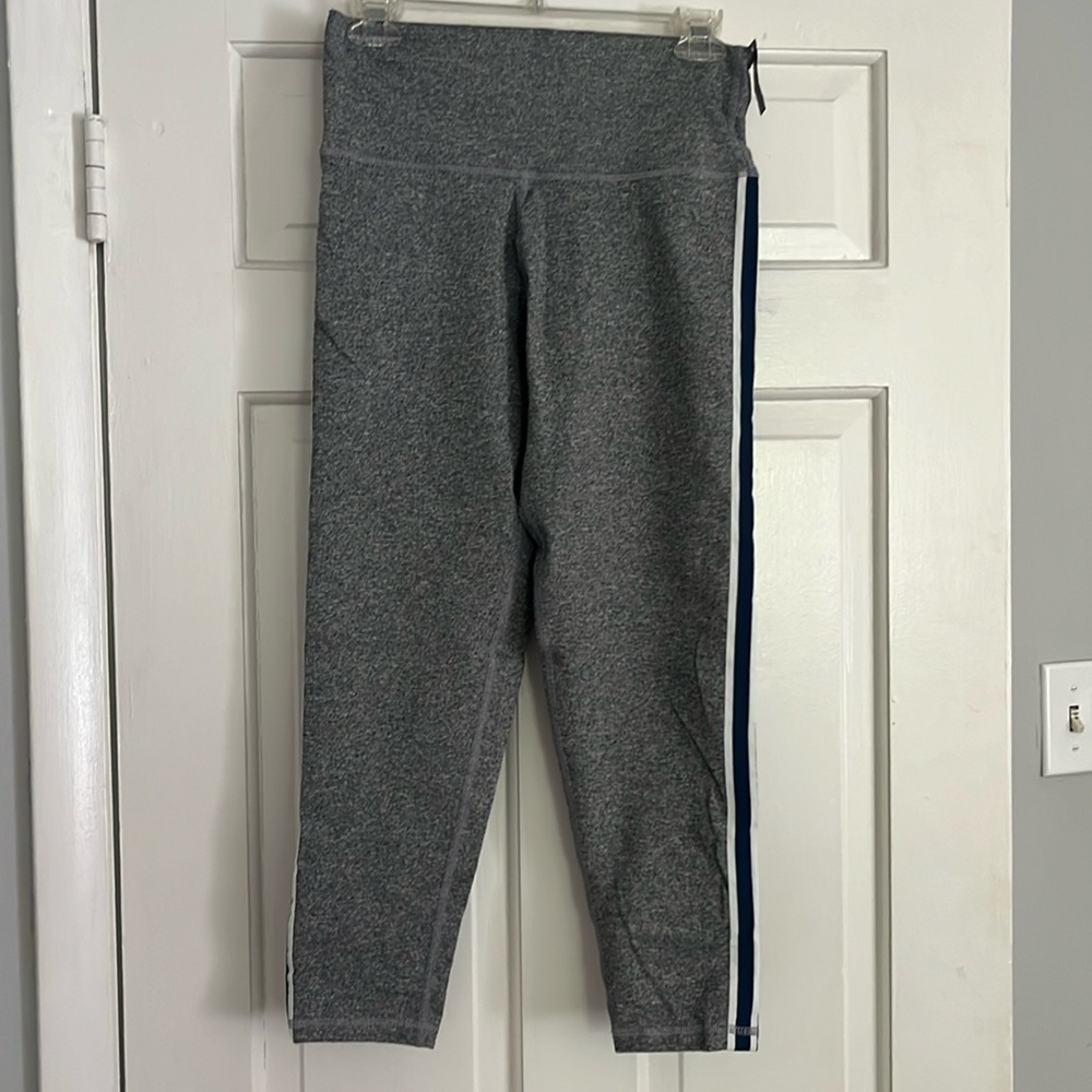 NWT Aerie chill play move grey leggings with navy side leg detail, size M short